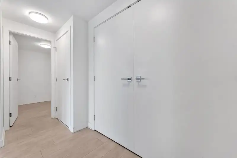 408 1471 HUNTER STREET - photo 3 of 27