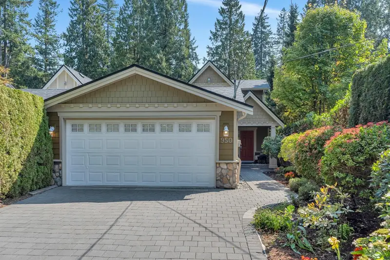 950 SEYMOUR BOULEVARD - photo 1 of 25