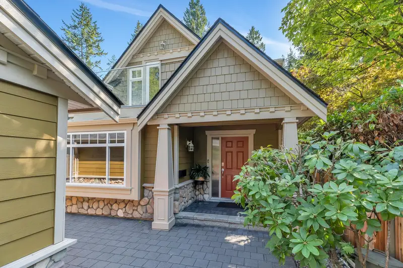 950 SEYMOUR BOULEVARD - photo 2 of 25