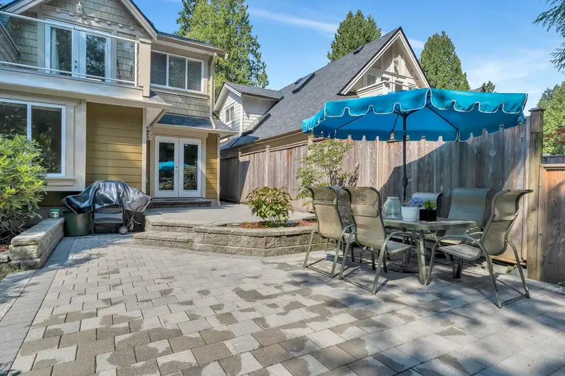 950 SEYMOUR BOULEVARD - photo 4 of 25