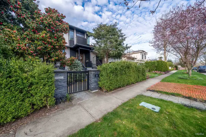3781 W 24TH AVENUE - photo 3 of 40
