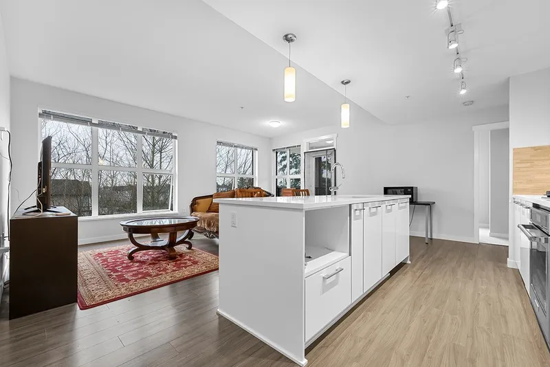 333 9551 ALEXANDRA ROAD - photo 3 of 25