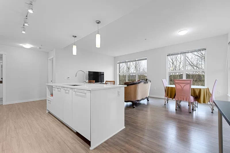 333 9551 ALEXANDRA ROAD - photo 4 of 25