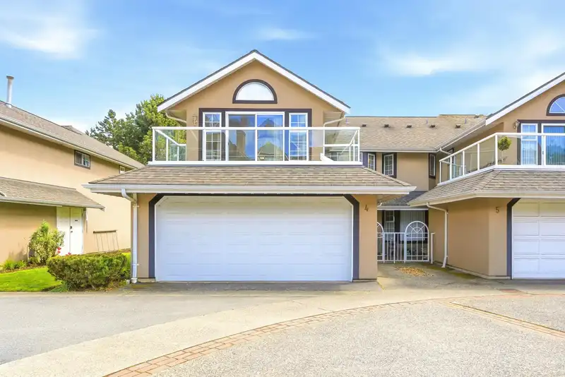 4 25 RICHMOND STREET - photo 1 of 40