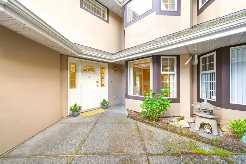 4 25 RICHMOND STREET - photo 2 of 40