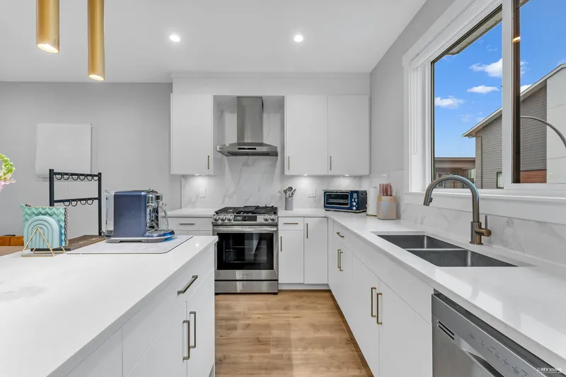 48 1639 162 STREET - photo 1 of 25