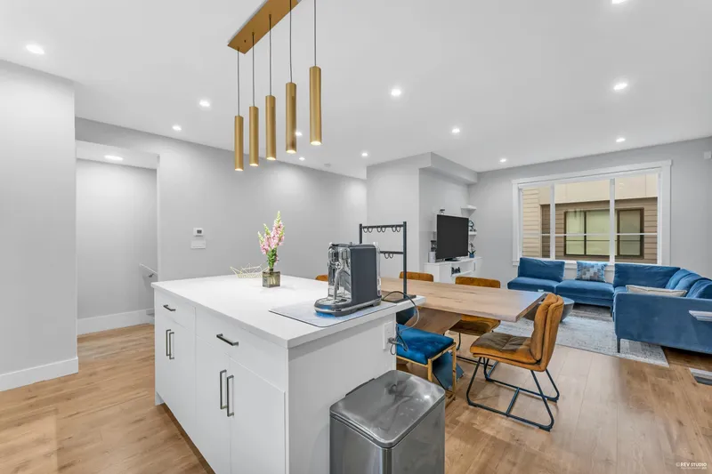 48 1639 162 STREET - photo 2 of 25