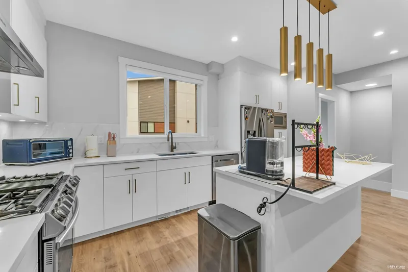 48 1639 162 STREET - photo 3 of 25