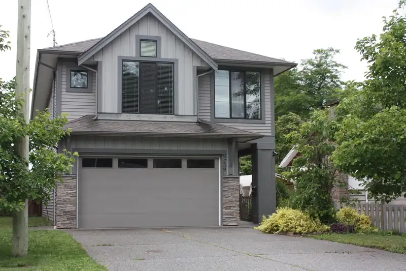 9239 MCNAUGHT ROAD - photo 2 of 6