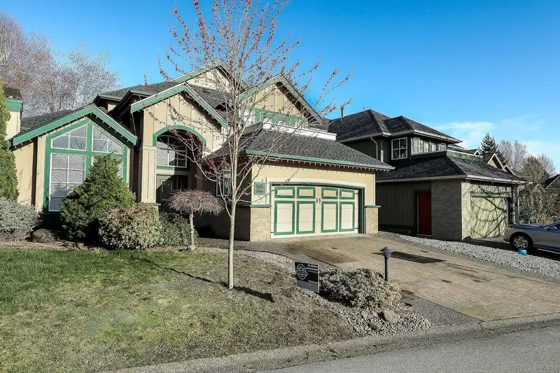15376 SEQUOIA DRIVE - photo 2 of 40