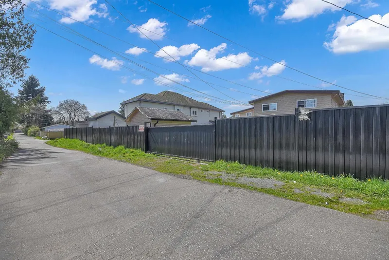 9488 127A STREET - photo 3 of 25