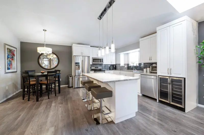 305 19721 64 AVENUE - photo 2 of 25