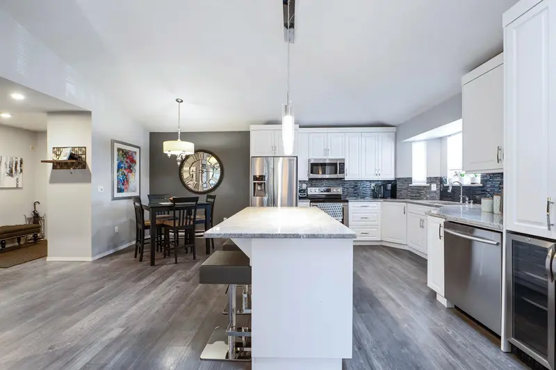 305 19721 64 AVENUE - photo 3 of 25