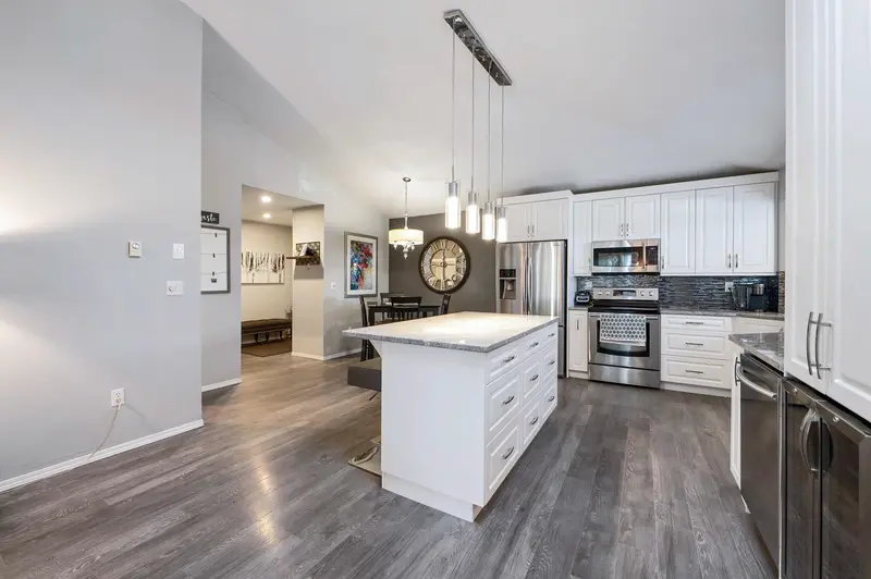 305 19721 64 AVENUE - photo 4 of 25