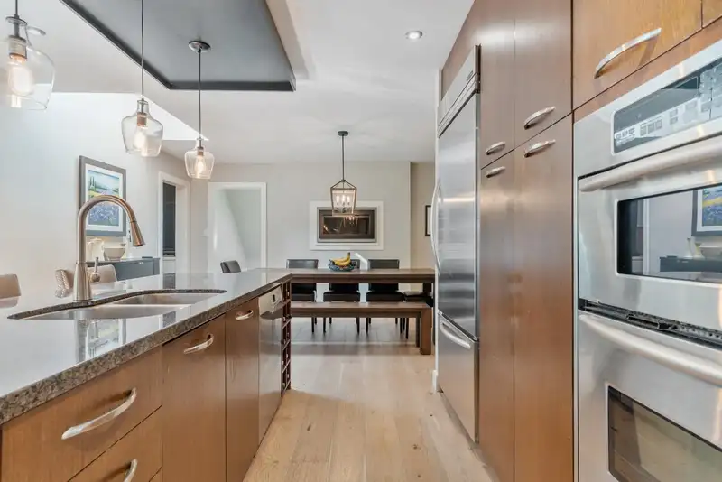 3760 BAYRIDGE AVENUE - photo 2 of 20