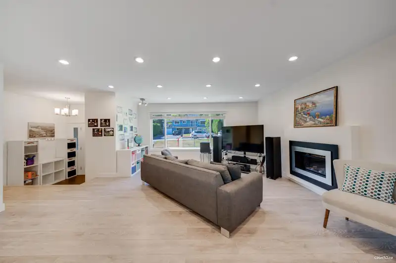 1047 SPAR DRIVE - photo 3 of 38