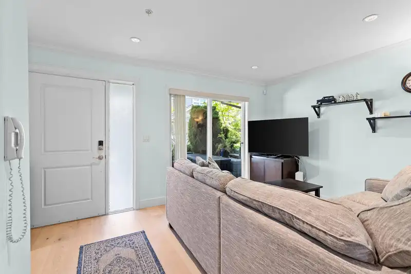 1121 ST. ANDREWS AVENUE - photo 2 of 40