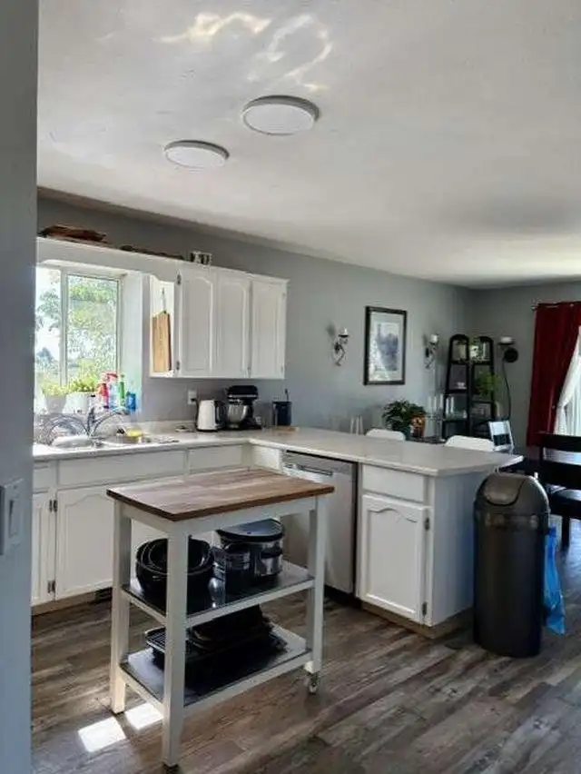 18622 59 AVENUE - photo 4 of 25