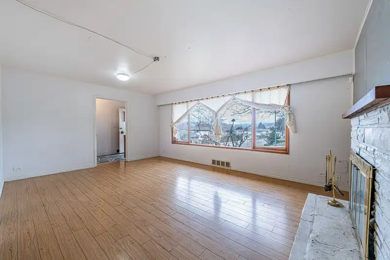 4376 GILPIN CRESCENT - photo 1 of 24
