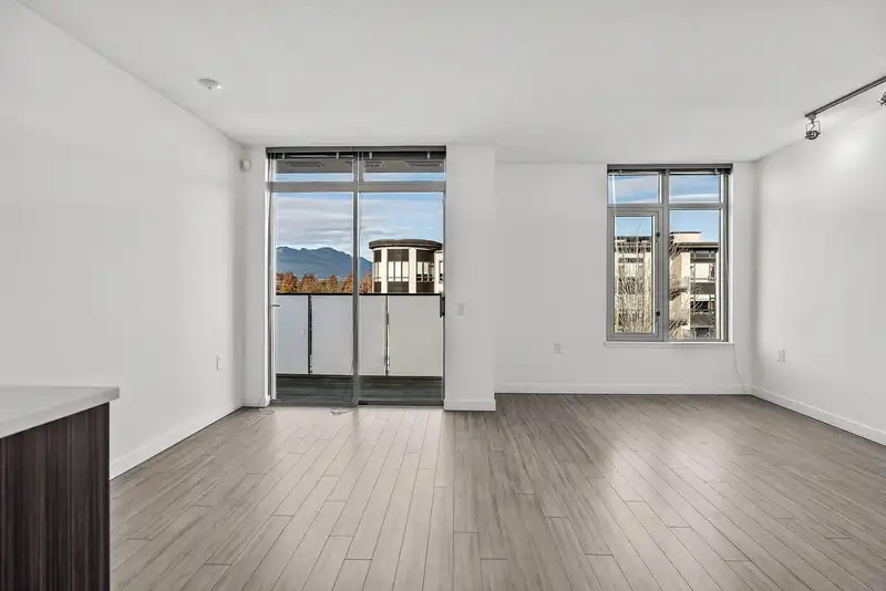 410 4310 HASTINGS STREET - photo 4 of 40