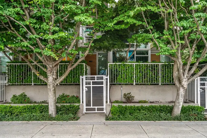 103 161 W GEORGIA STREET - photo 2 of 12