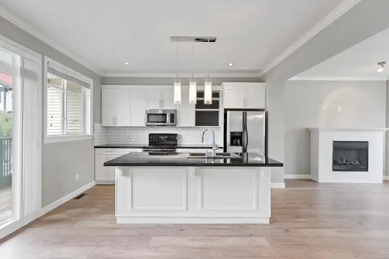 37 7168 179 STREET - photo 4 of 40