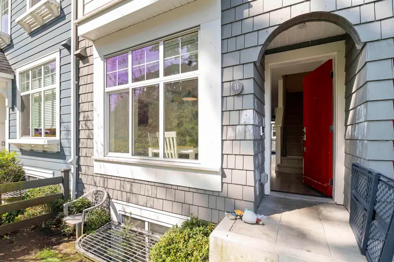 8 16678 25 AVENUE - photo 1 of 25