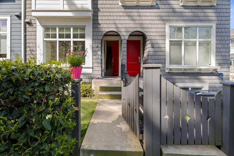 8 16678 25 AVENUE - photo 3 of 25