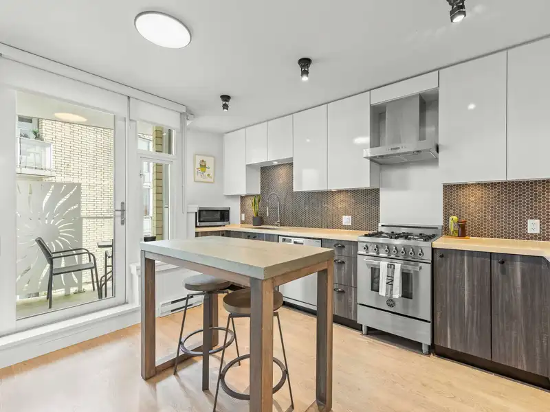 502 311 E 6TH AVENUE - photo 2 of 40