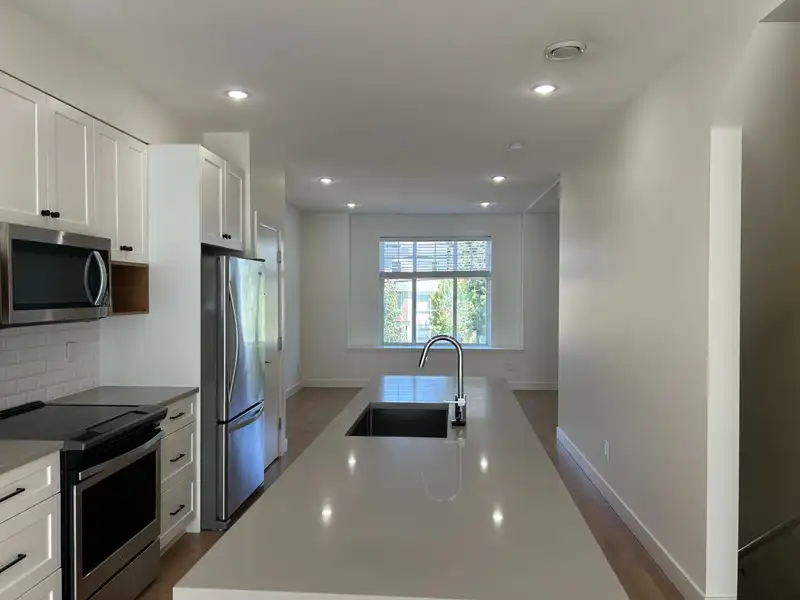 37 27735 ROUNDHOUSE DRIVE - photo 2 of 10