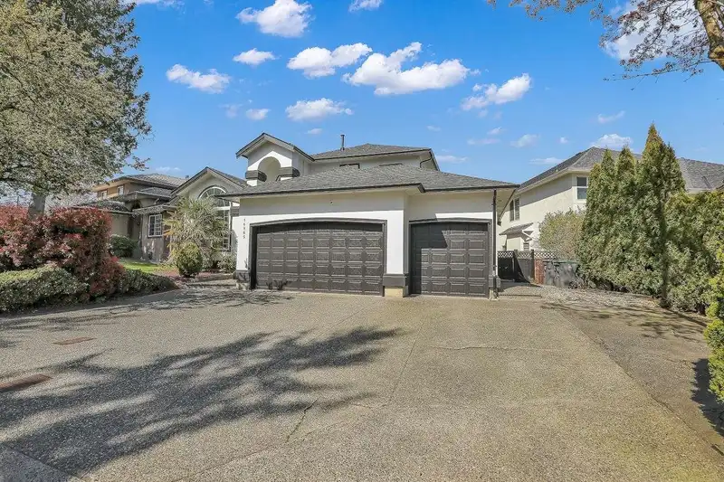 16865 80 AVENUE - photo 2 of 40