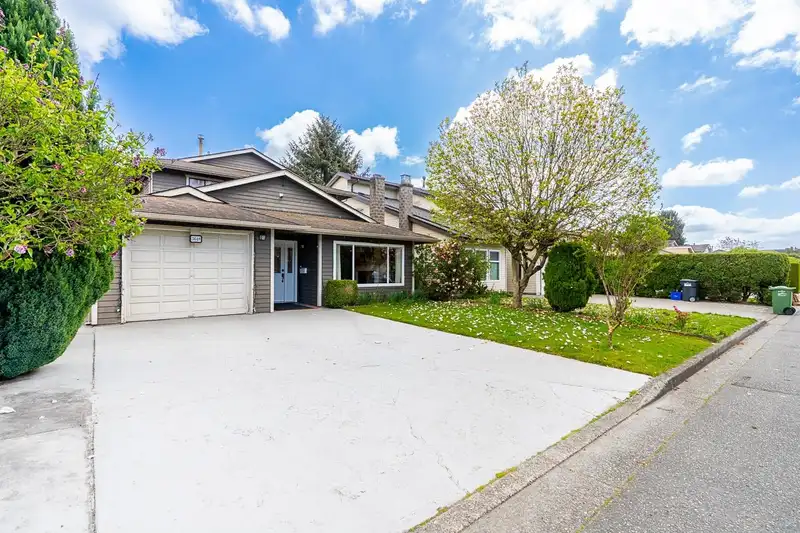 3648 BAMFIELD DRIVE - photo 3 of 36