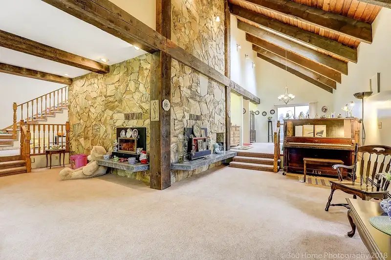 946 GALE DRIVE - photo 3 of 27