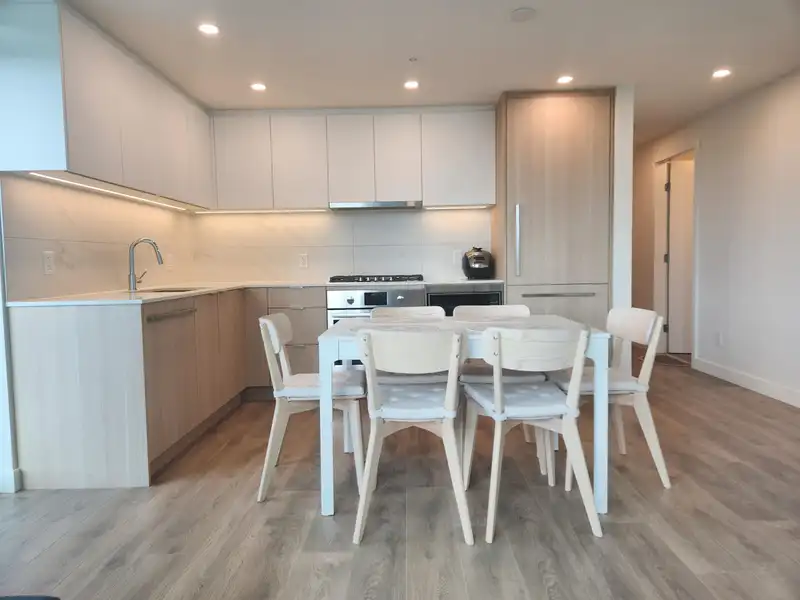 1807 318 ALDERSON AVENUE - photo 4 of 12
