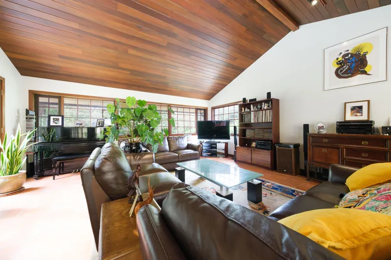 6000 BUCKINGHAM AVENUE - photo 3 of 25