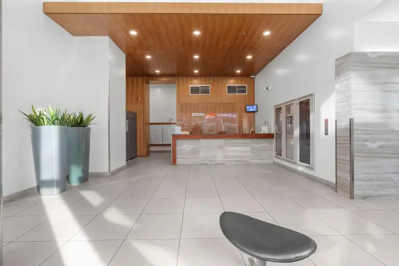 2210 233 ROBSON STREET - photo 3 of 29