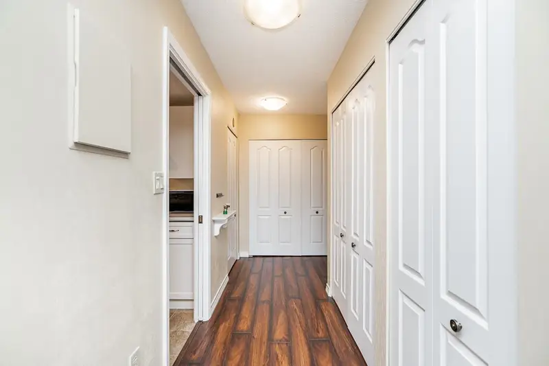 502 15111 RUSSELL AVENUE - photo 3 of 25