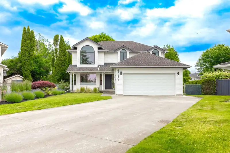 45995 IVY AVENUE - photo 2 of 38
