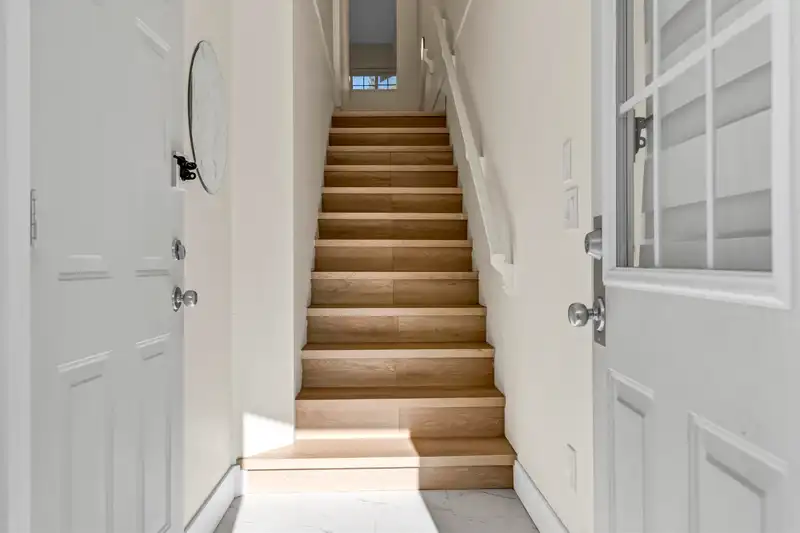 26 12110 75A AVENUE - photo 2 of 25