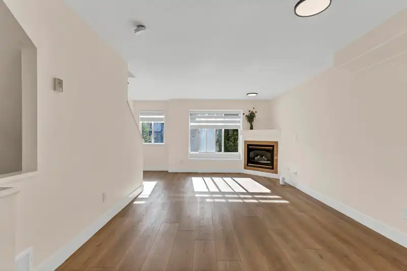 26 12110 75A AVENUE - photo 3 of 25