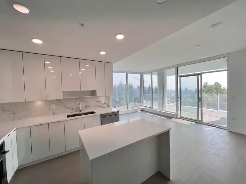 704 555 SYDNEY AVENUE - photo 3 of 17