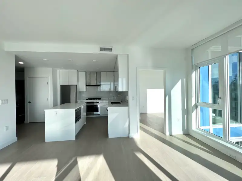 704 555 SYDNEY AVENUE - photo 4 of 17