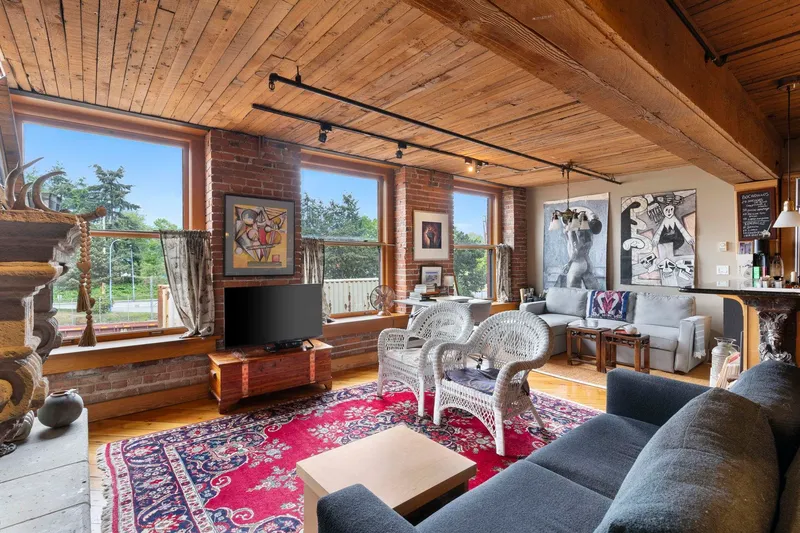 301 41 ALEXANDER STREET - photo 2 of 25