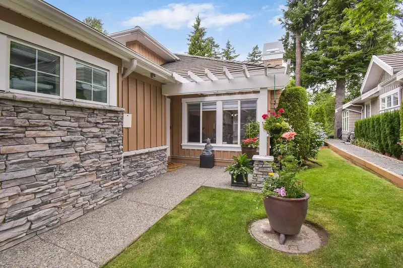 5 18088 8 AVENUE - photo 1 of 27