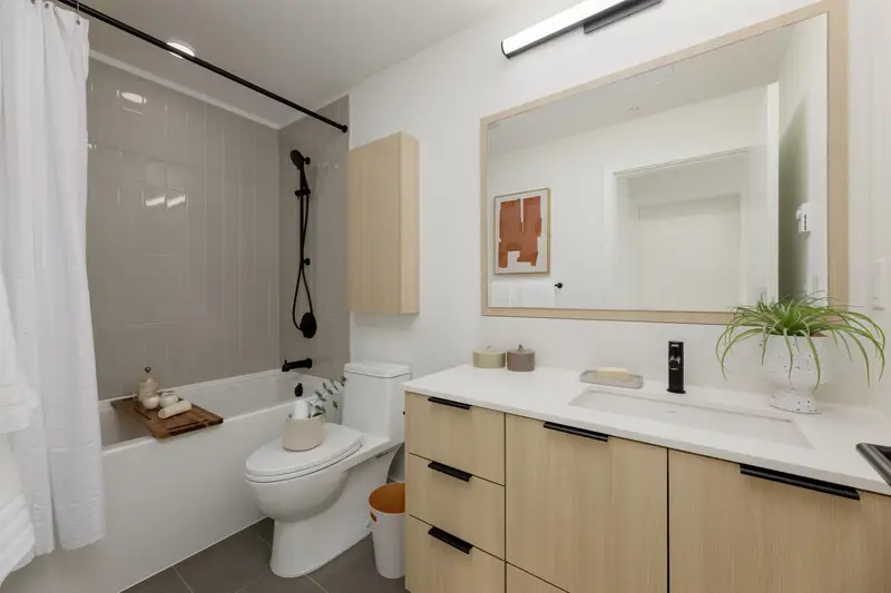 511 10466 138A STREET - photo 4 of 5