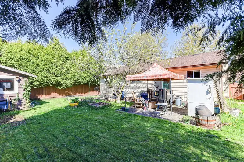 17432 61A AVENUE - photo 4 of 21