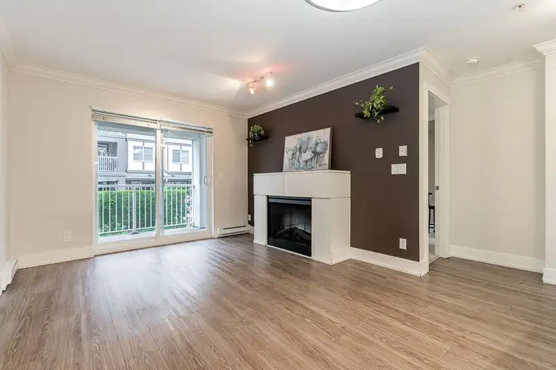 206 19366 65 AVENUE - photo 2 of 25