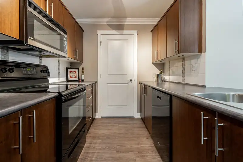 206 19366 65 AVENUE - photo 4 of 25