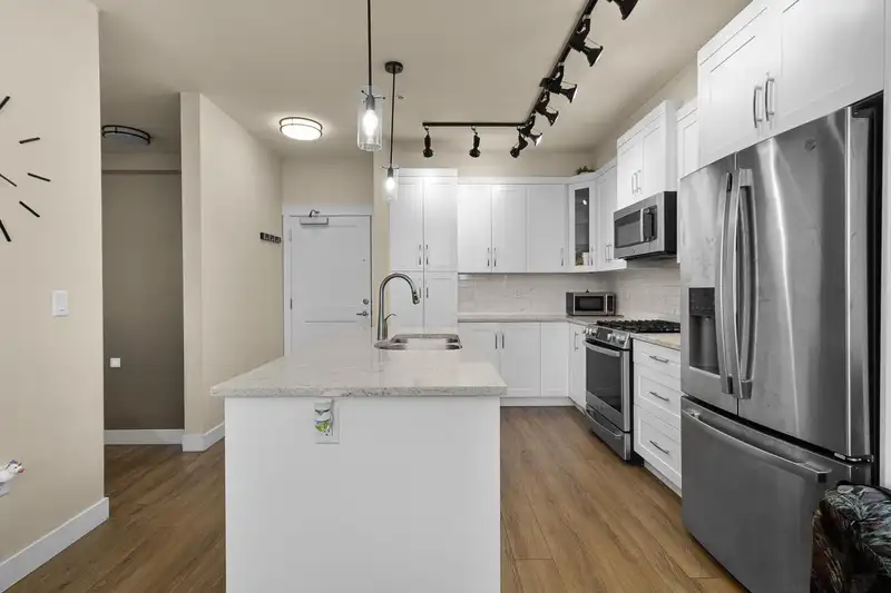 612 11077 RAVINE ROAD - photo 2 of 35