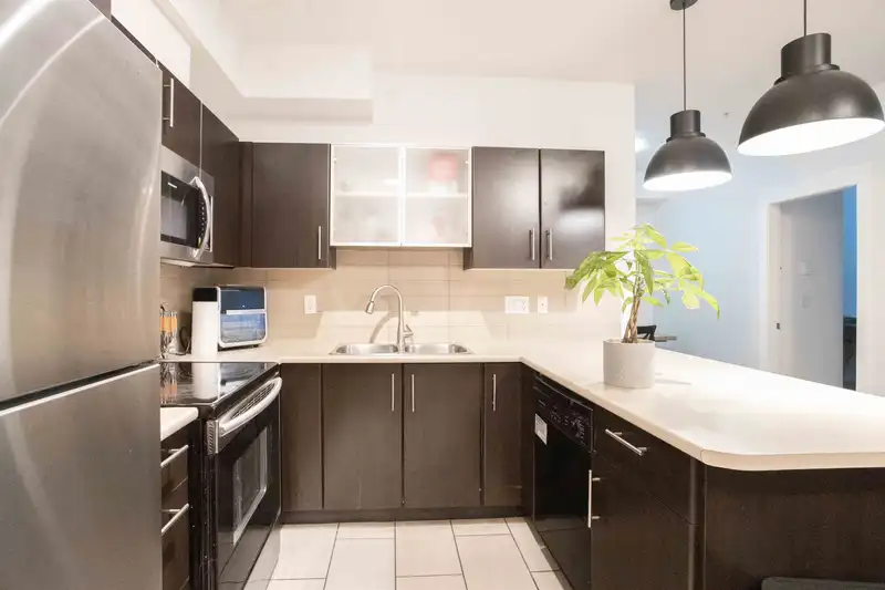 210 33545 RAINBOW AVENUE - photo 2 of 8